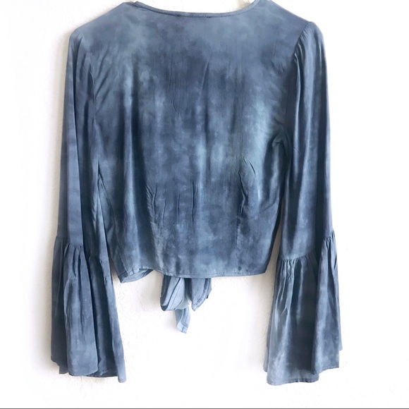 American Eagle Bell sleeve plunging front tie top - Picture 3 of 8